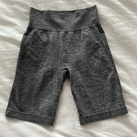 Gymshark XS high waisted biker shorts - Picture 3 of 6